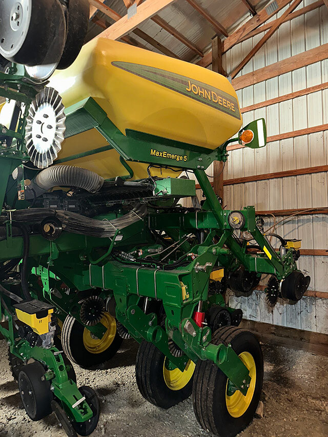 view 1 of the bulk tanks on the John Deere 17 95 N T planter